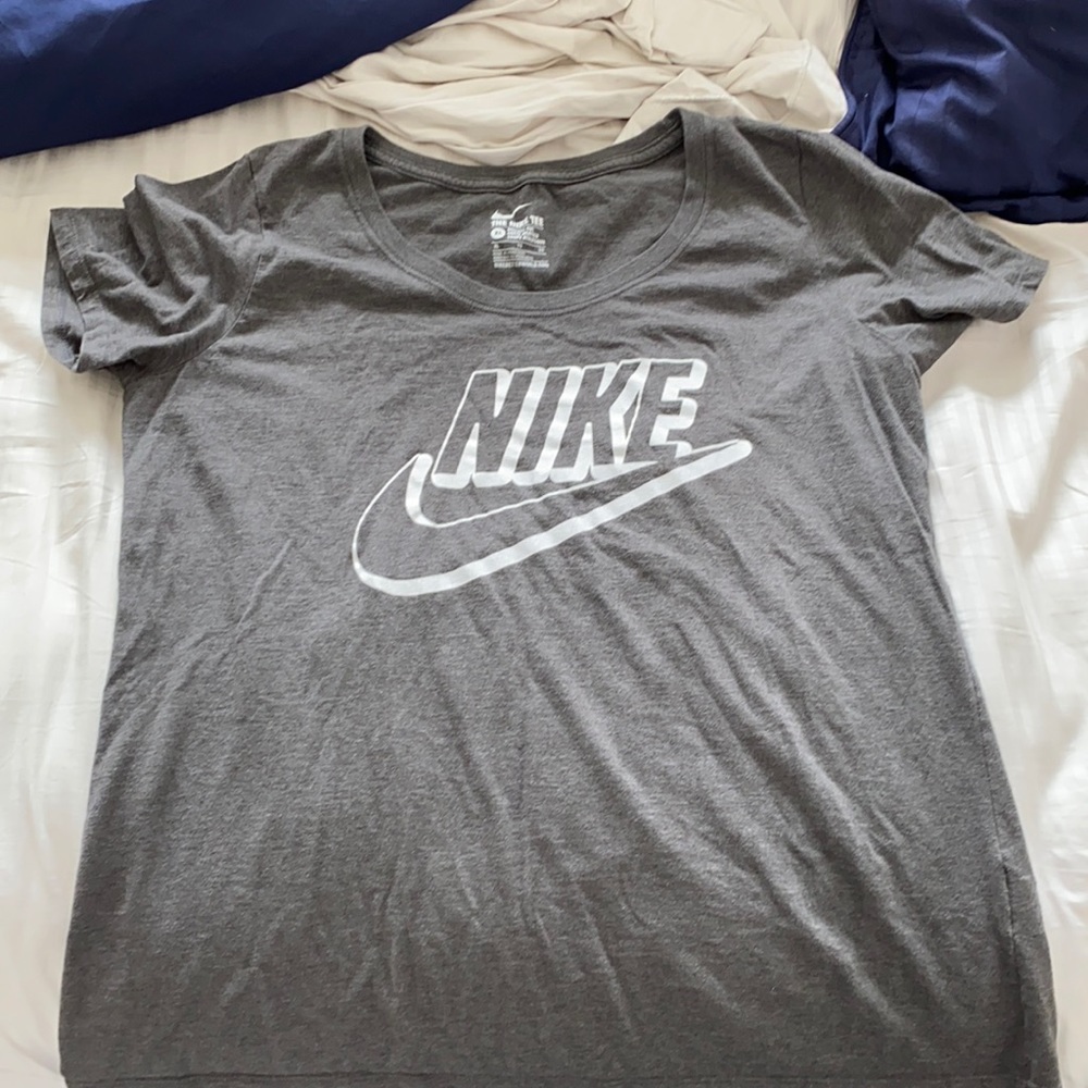 Nike woman’s grey tshirt size XL